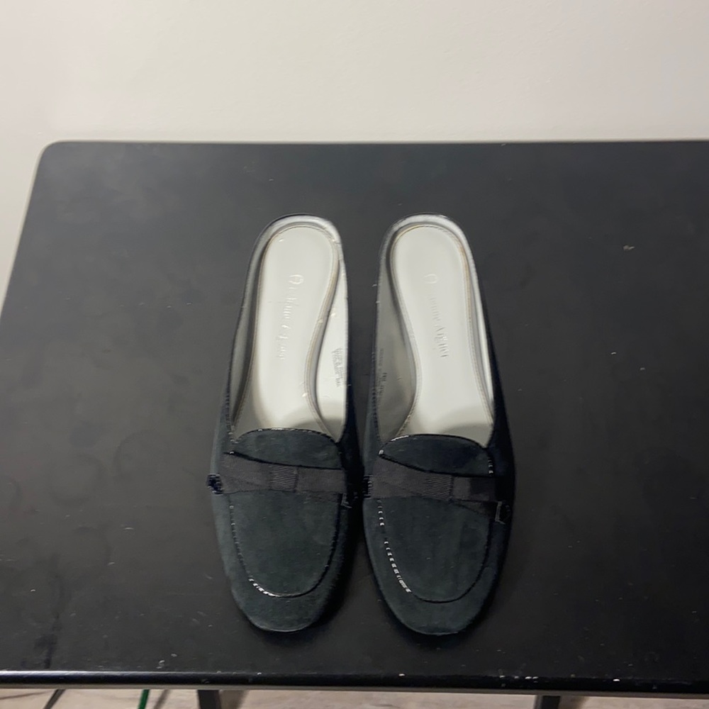 Etienne Aigner flats